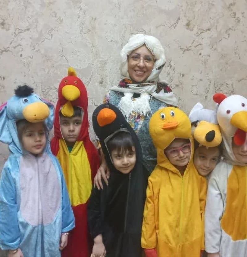 مهمان ناخوانده نمایش جشن شب یلدا  در تالار با حضور مادران عزیز